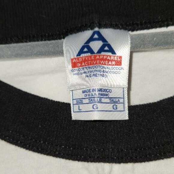 Graphic T-shirt that reads "I ❤️ My Weiner" - Picture 3 of 3